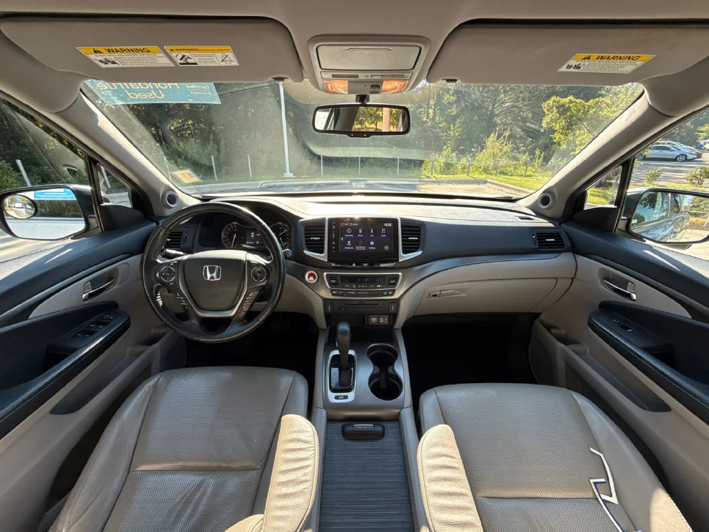 Used 2018 Lunar Silver Metallic Honda RTL-T image 16