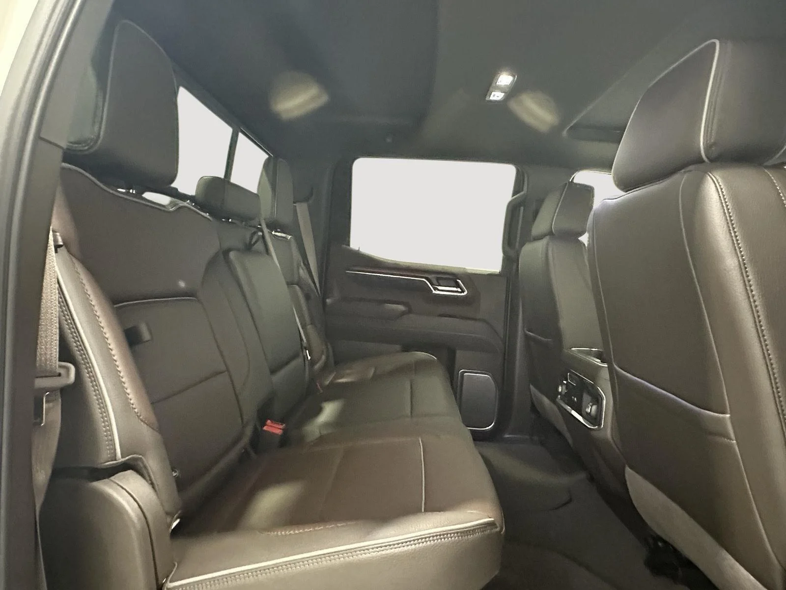 Used 2024 White Frost Tricoat GMC Denali image 26