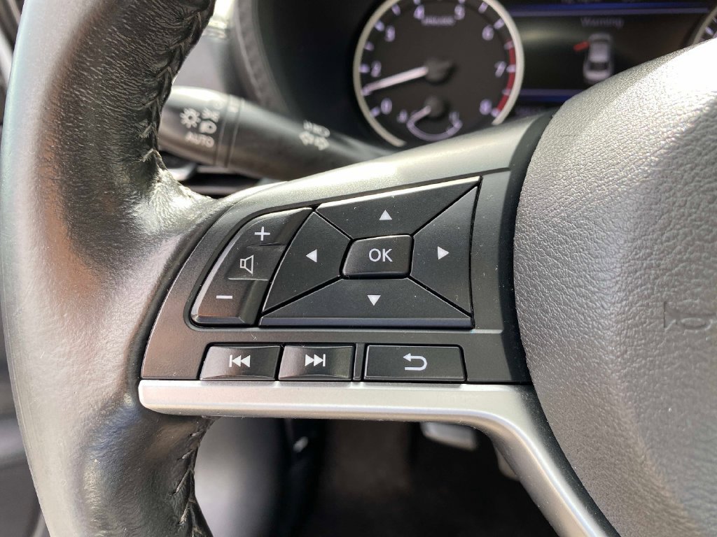Used 2022 White Nissan SV image 17