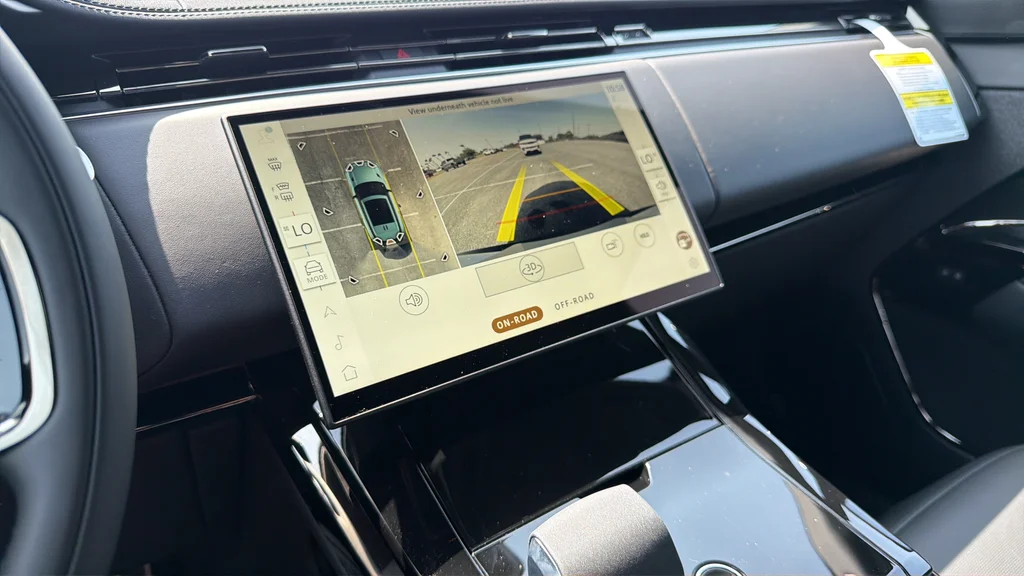 New 2026 White Land Rover Dynamic SE image 23