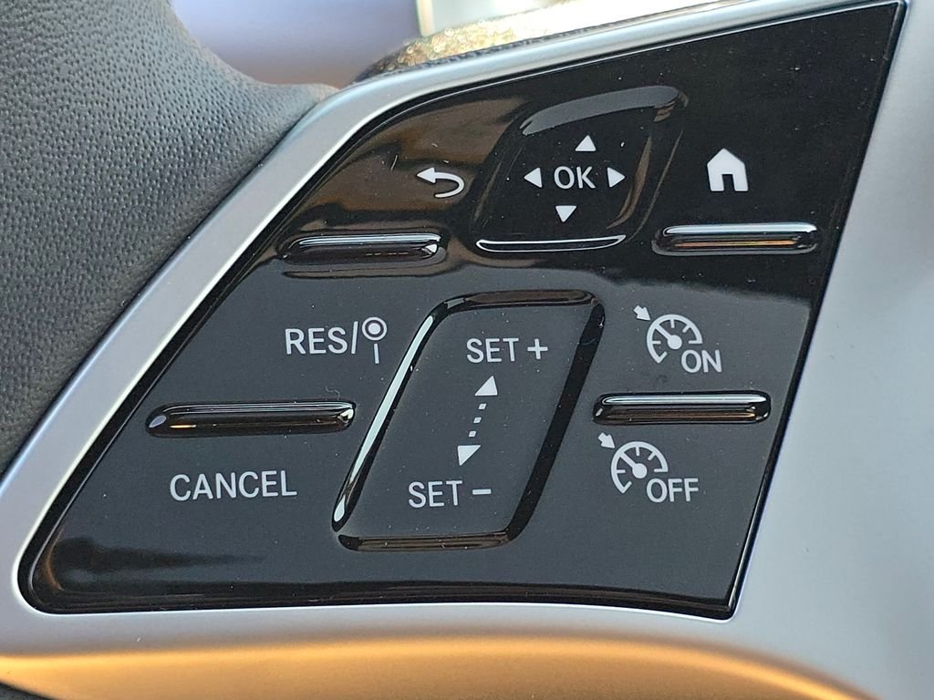 New 2026 Polar White Mercedes-Benz GLB 250 image 33