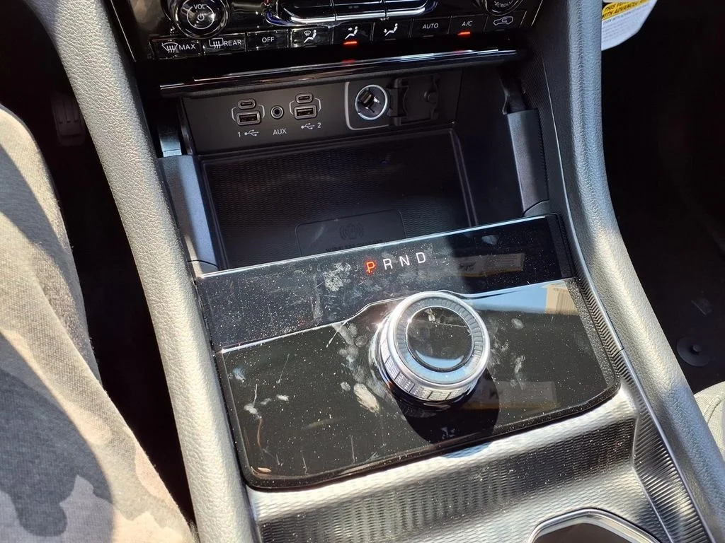 New 2027 High-Gloss Black Paint Jeep Laredo X image 10