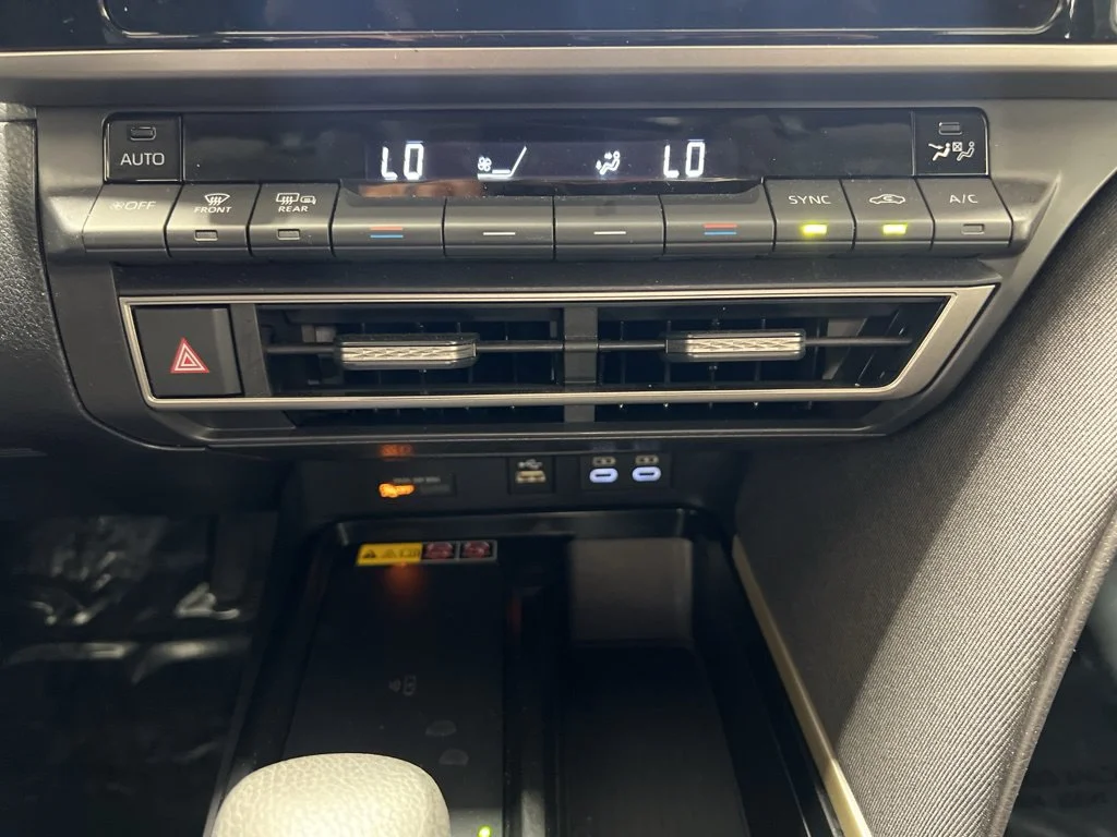 Used 2025 White Toyota LE image 41