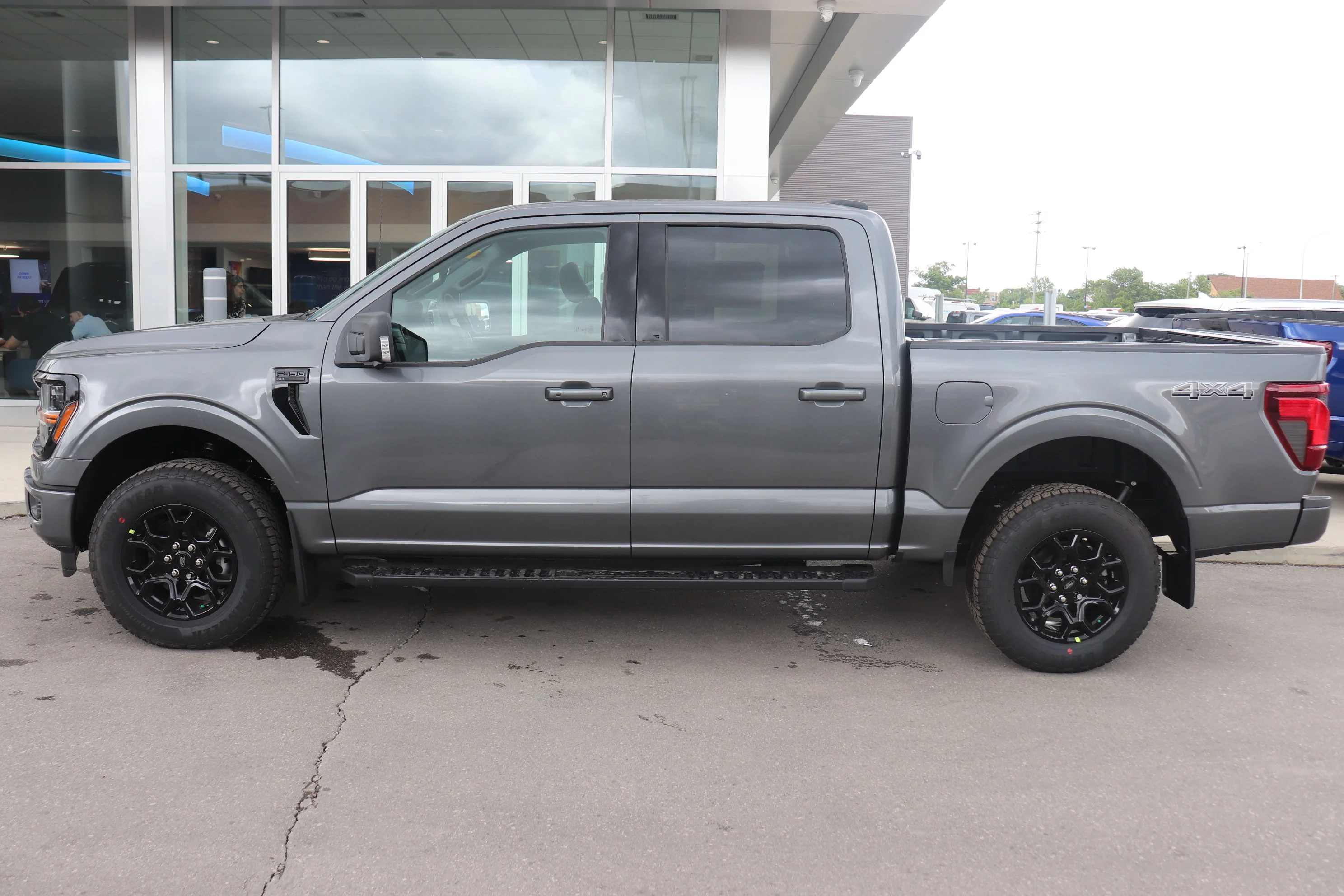 New 2026 CARBONIZED GREY METALLIC Ford XLT image 3