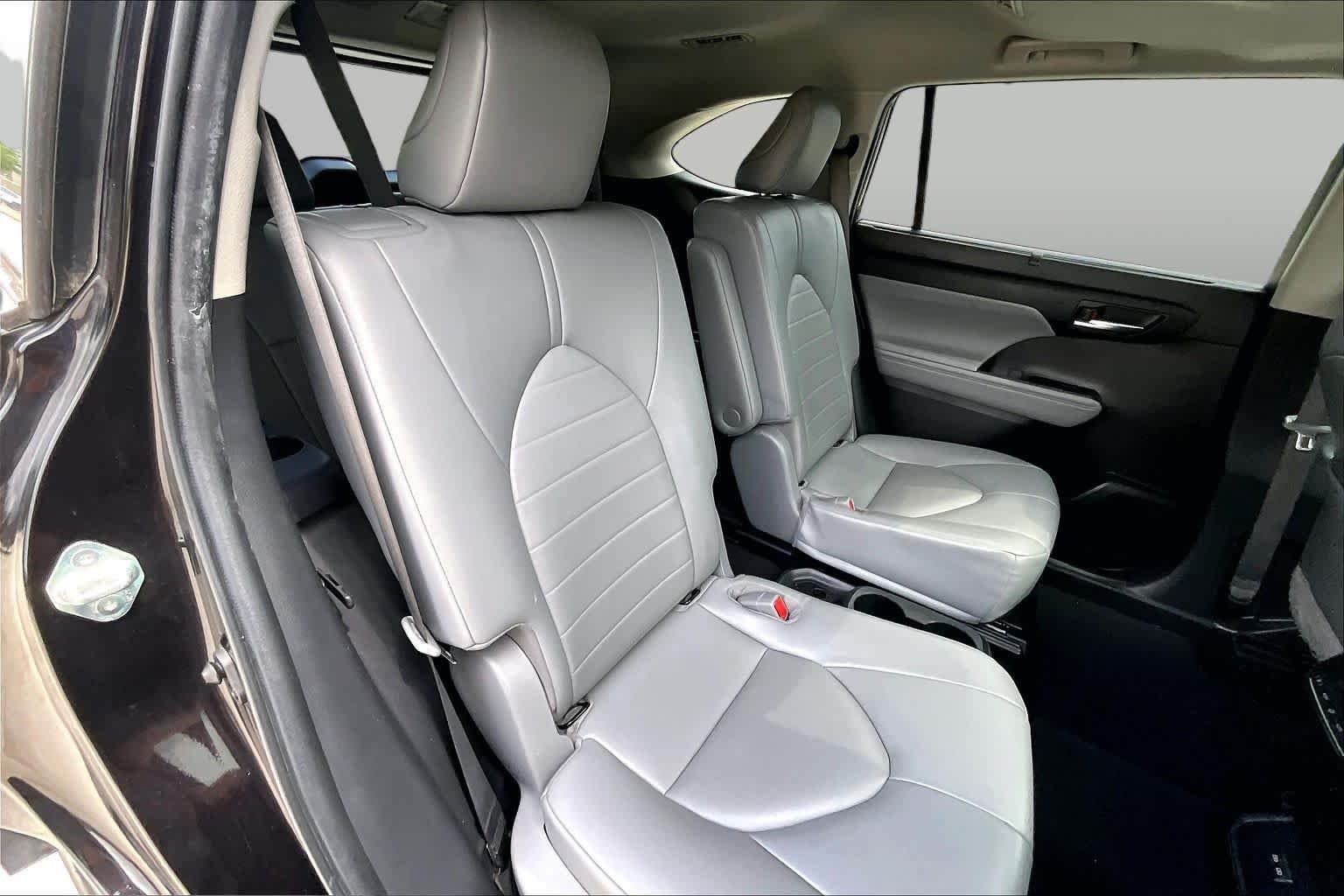Used 2022 Opulent Amber Toyota XLE image 35