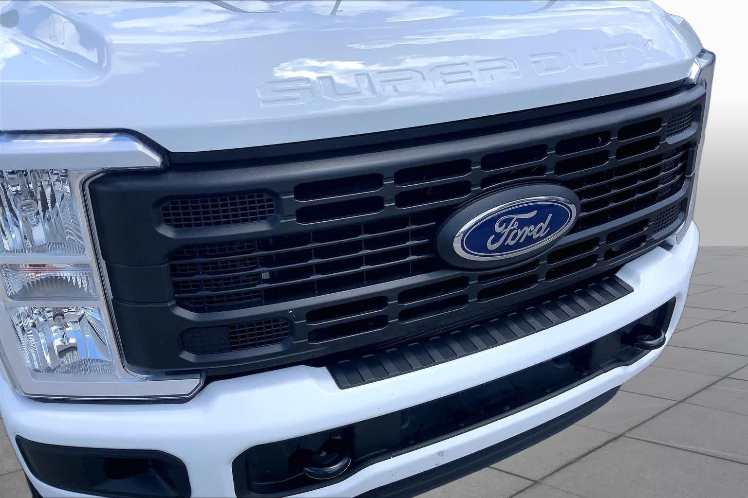 Used 2025 Oxford White Ford F-250 Pickup XL image 27