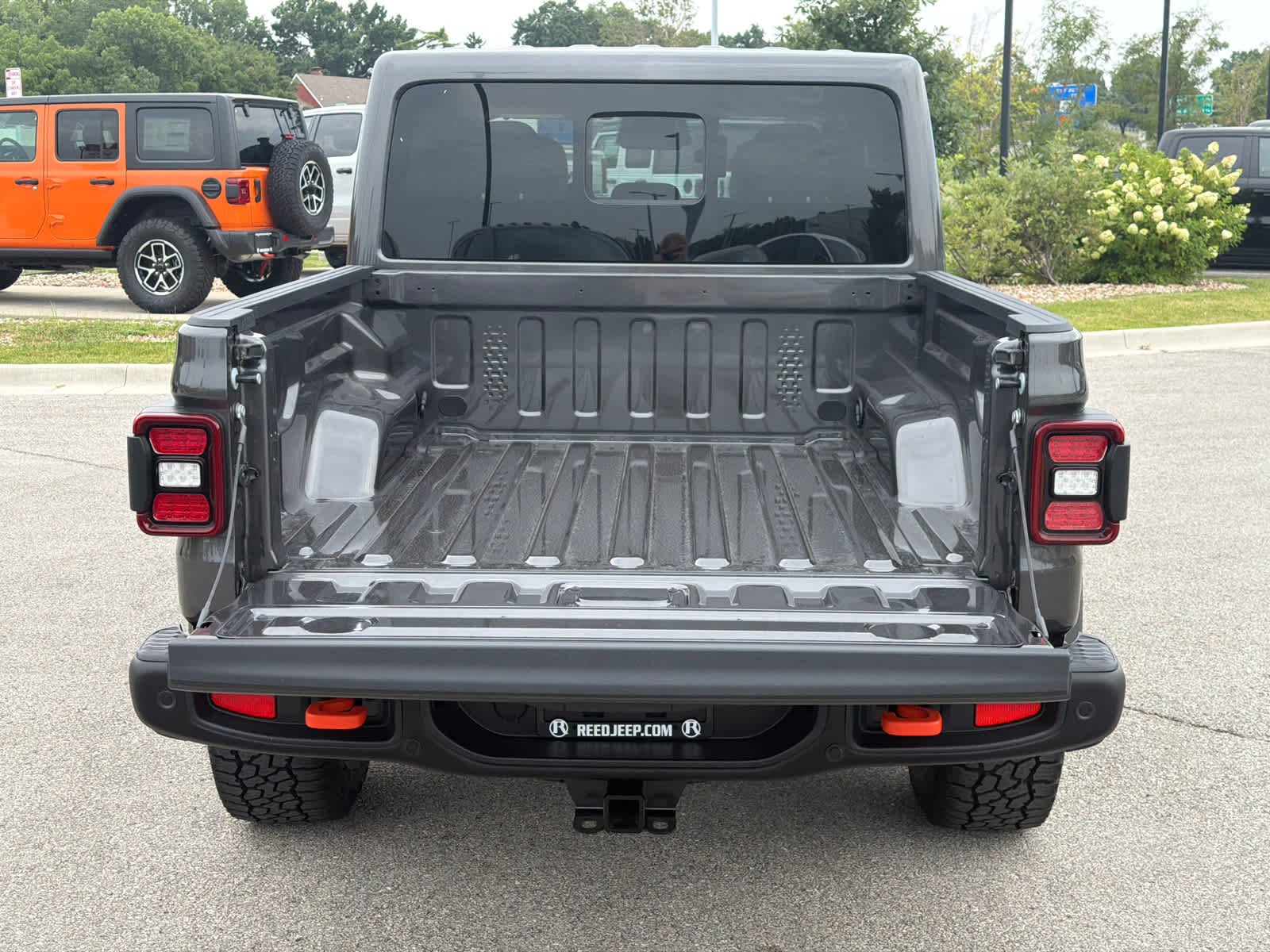 New 2026 Granite Crystal Metallic Clearcoat Jeep Mojave X image 10