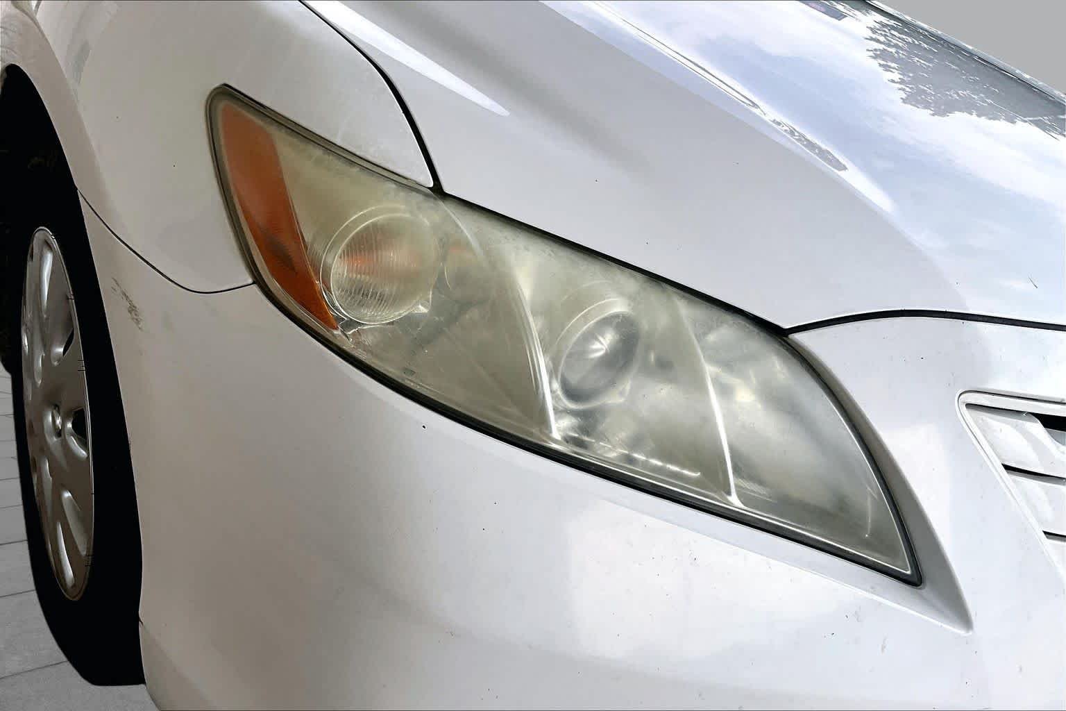 Used 2009 Super White Toyota  image 24