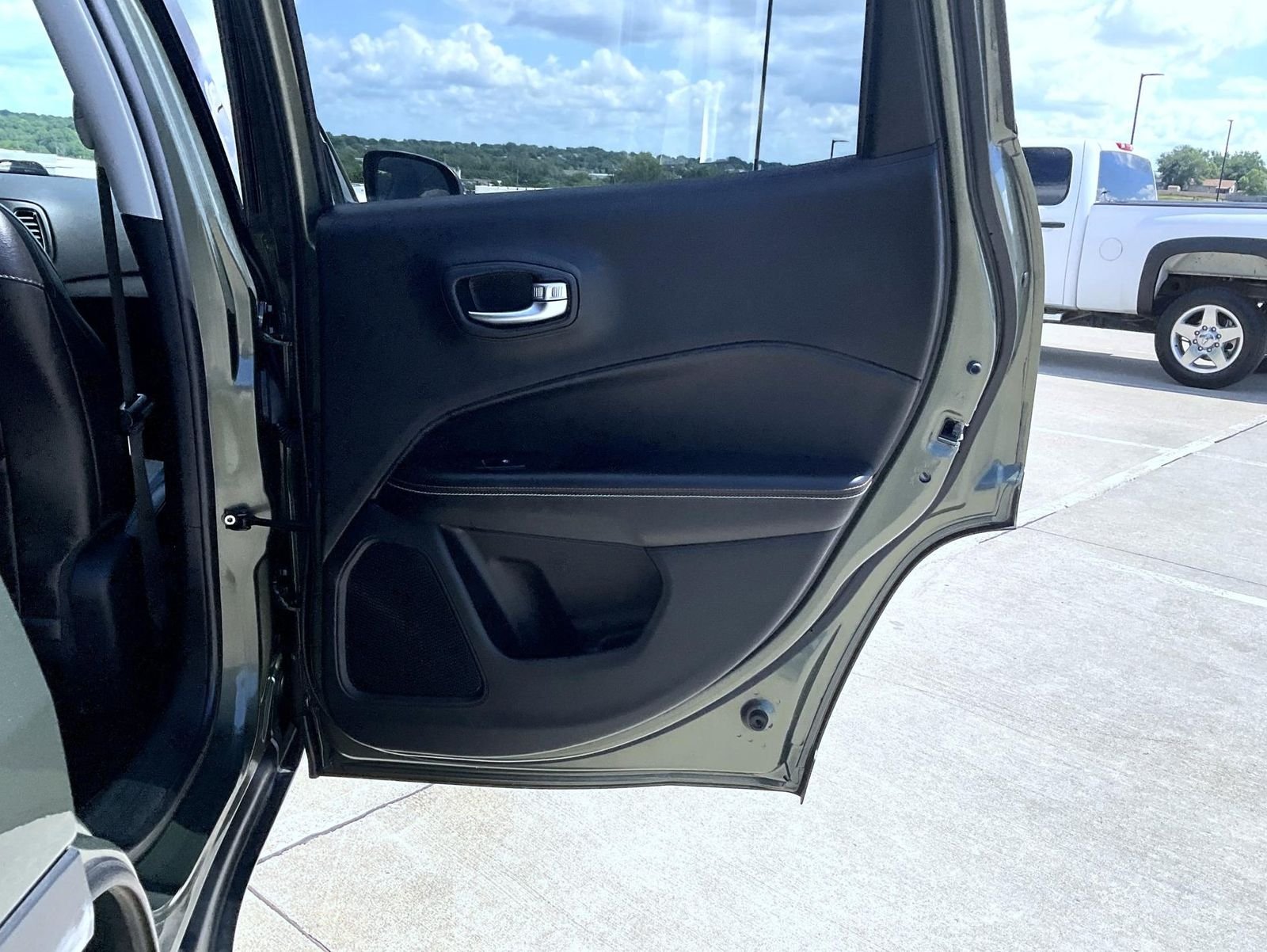 Used 2018 Green Jeep Latitude image 21