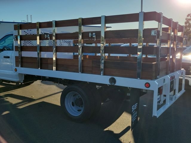New 2026 Oxford White Ford F-550® XL image 19