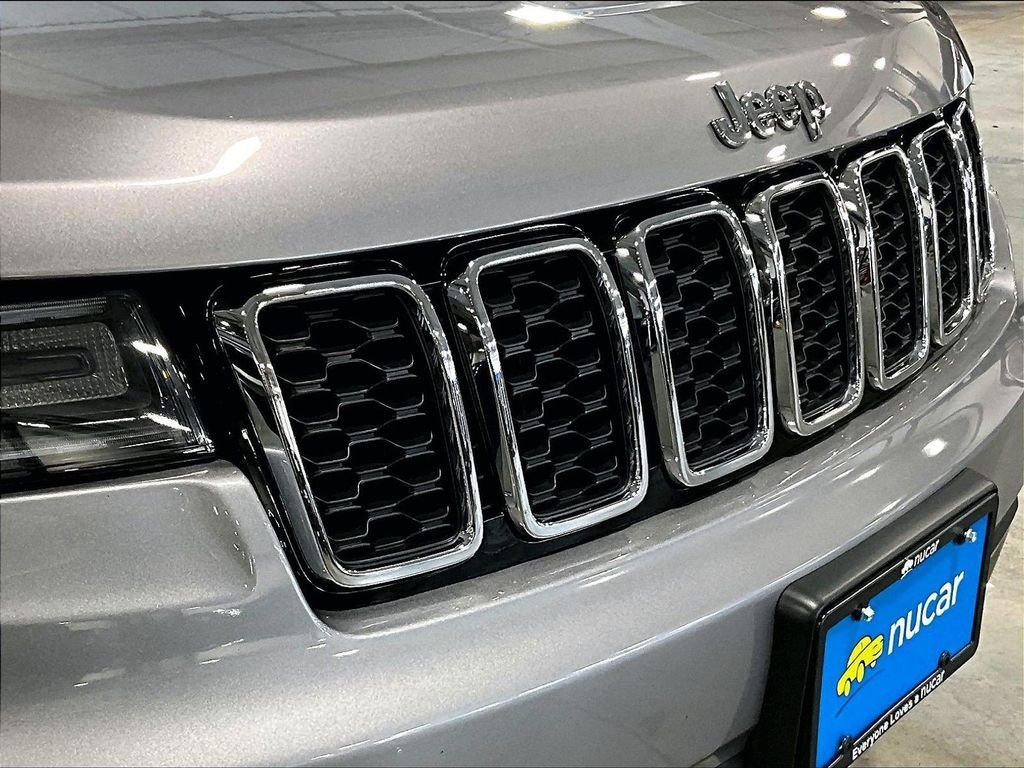 Used 2020 Silver Jeep Limited image 33