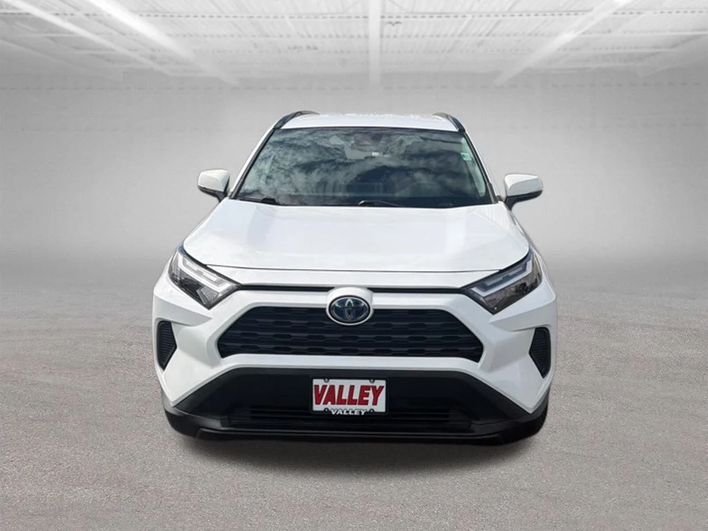 Used 2023 White Toyota XLE image 3