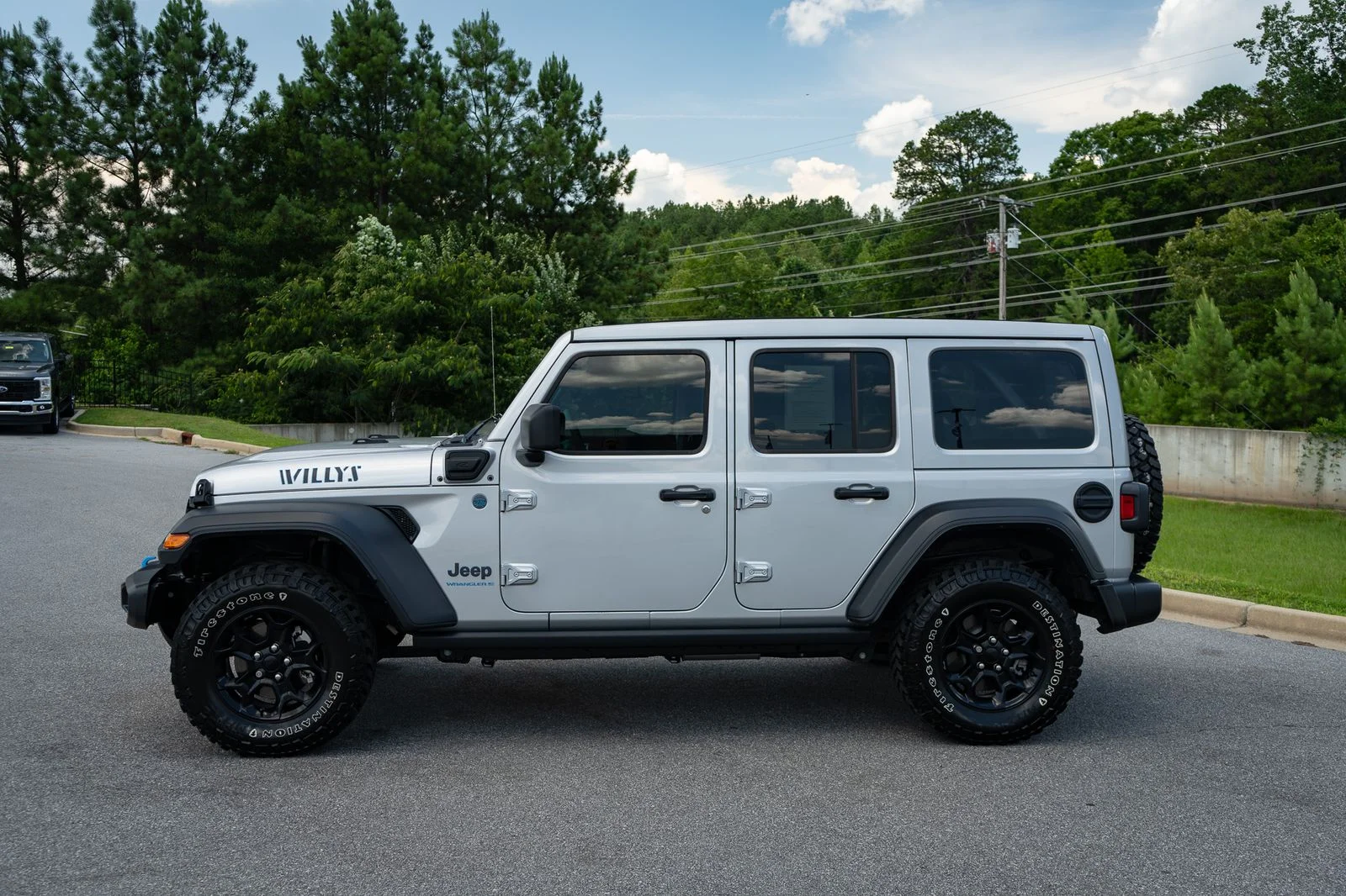 Used 2023 Silver Jeep Willys 4xe image 5
