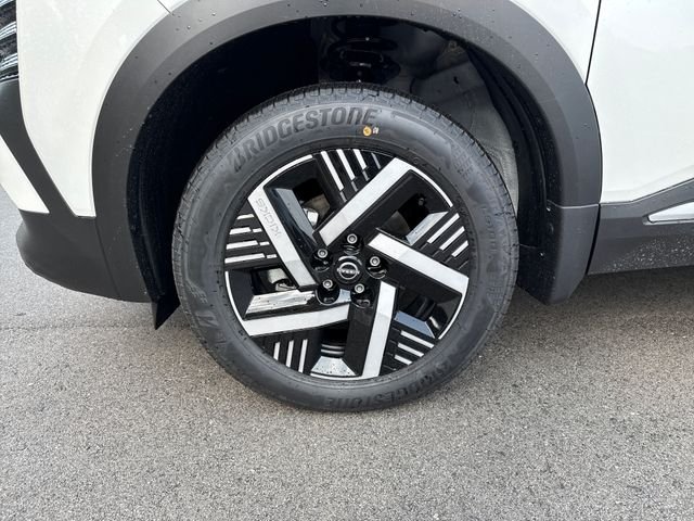 New 2026 Aspen White TriCoat / Super Black Two-tone Nissan SV image 10