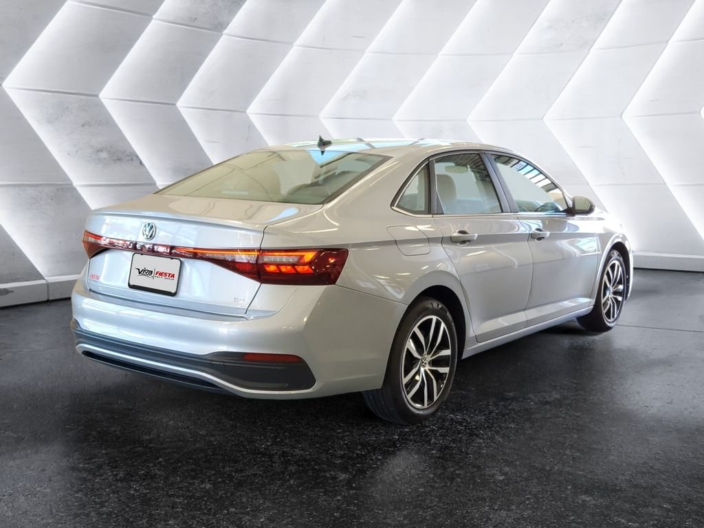 Used 2025  Volkswagen 1.5T SE image 4