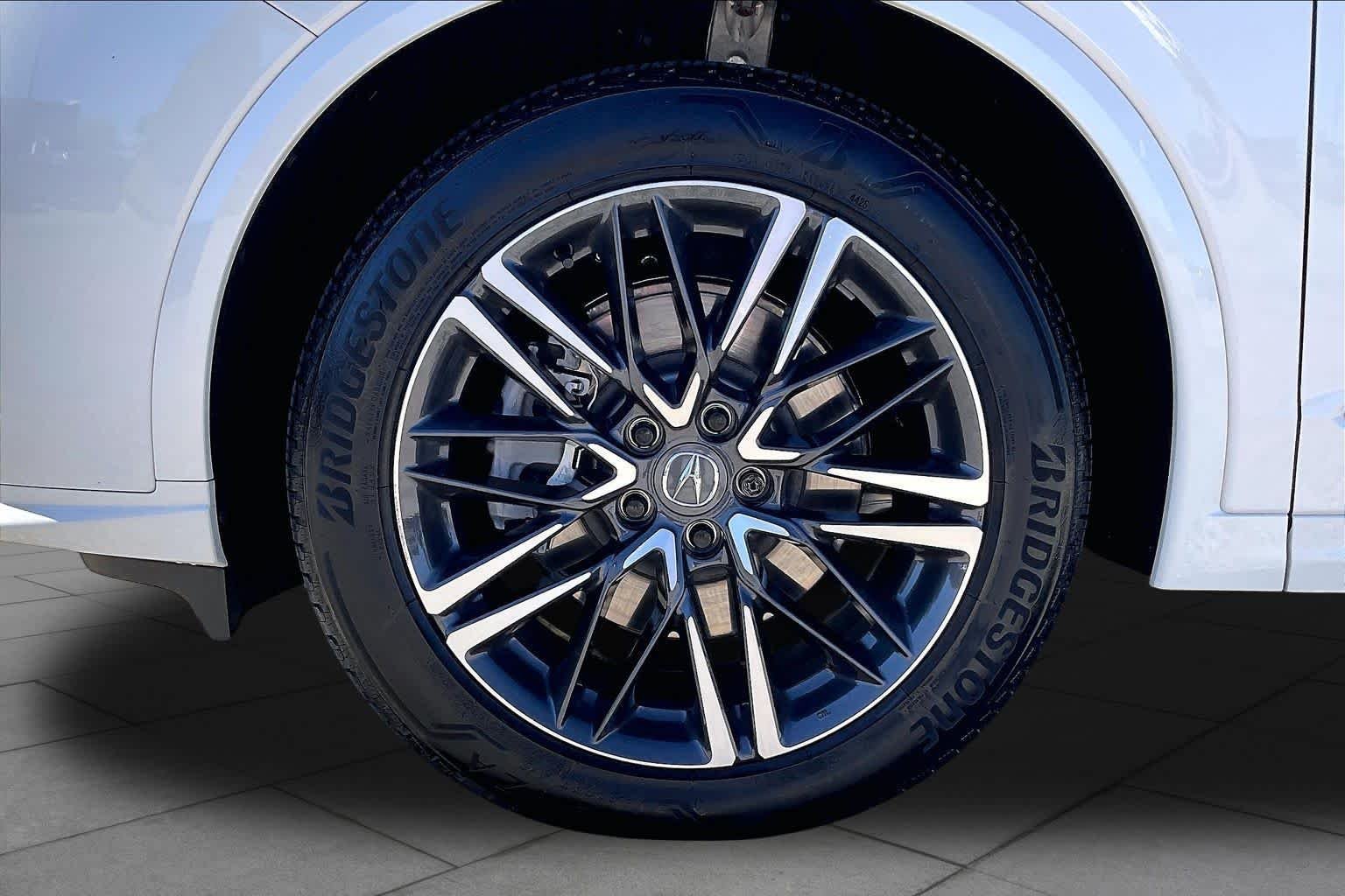Used 2026 Platinum White Pearl Acura w/Advance Package image 11