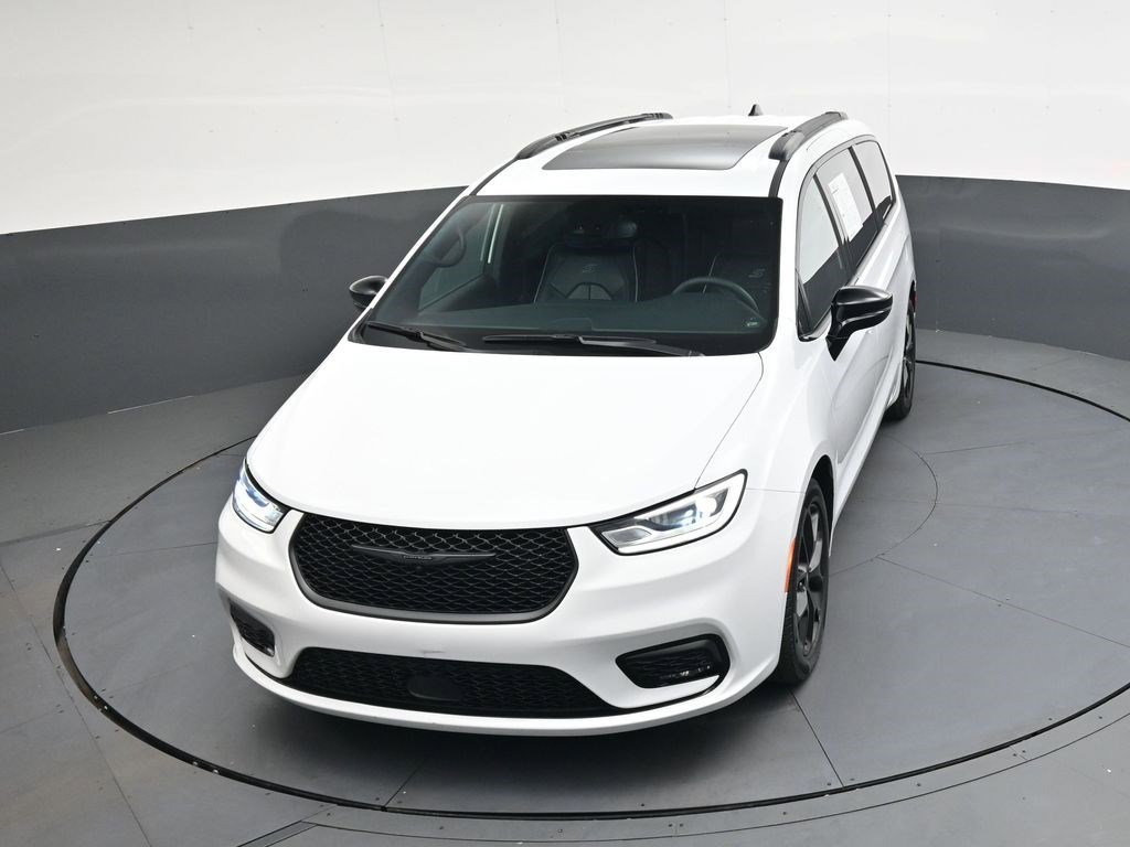 Used 2025 Bright White Clearcoat Chrysler Limited image 33