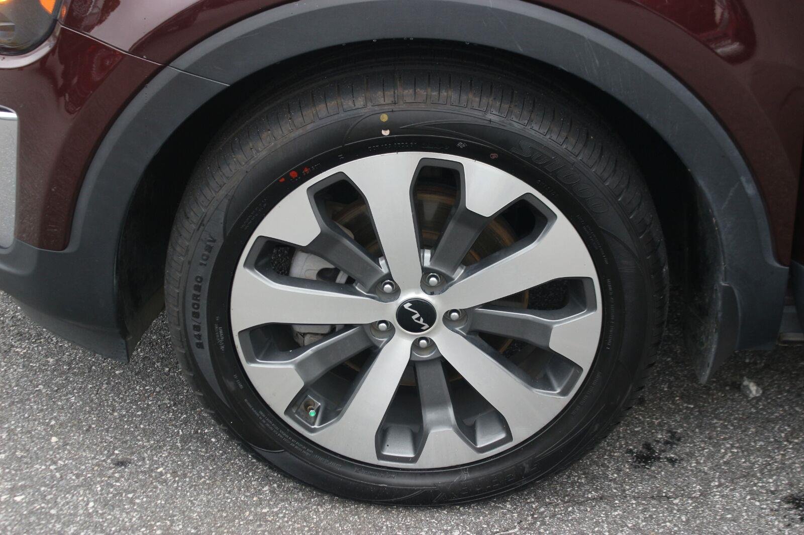 Used 2022 Red Kia EX image 42