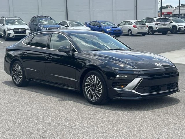 Used 2025 Black Hyundai Limited image 15