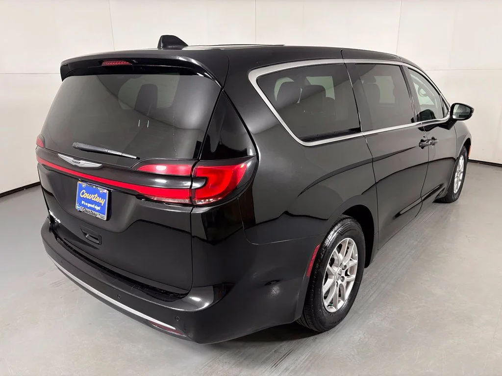 Used 2024 Black Chrysler Touring L image 8