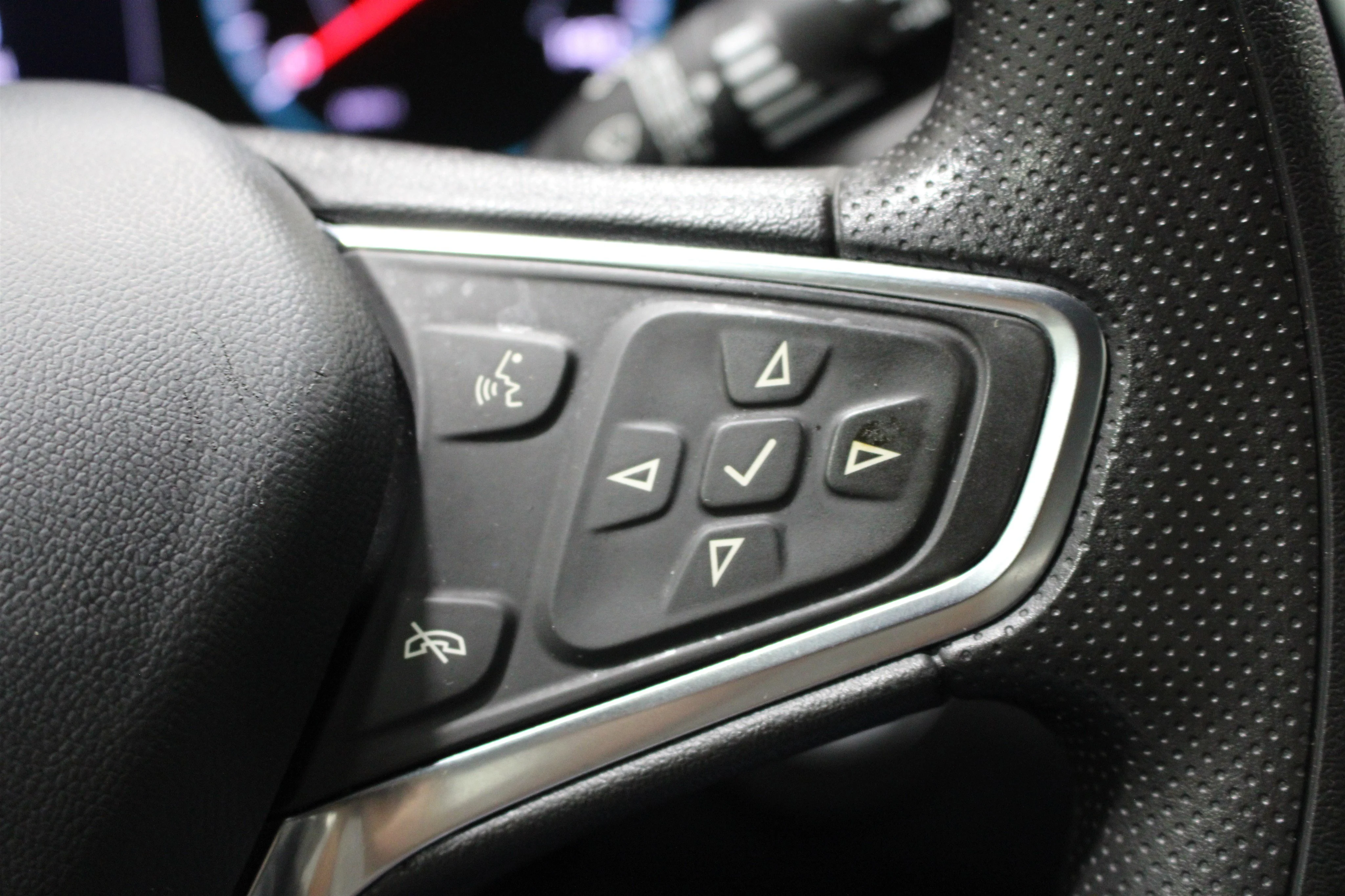 2024 Chevrolet Equinox LS - Photo 13