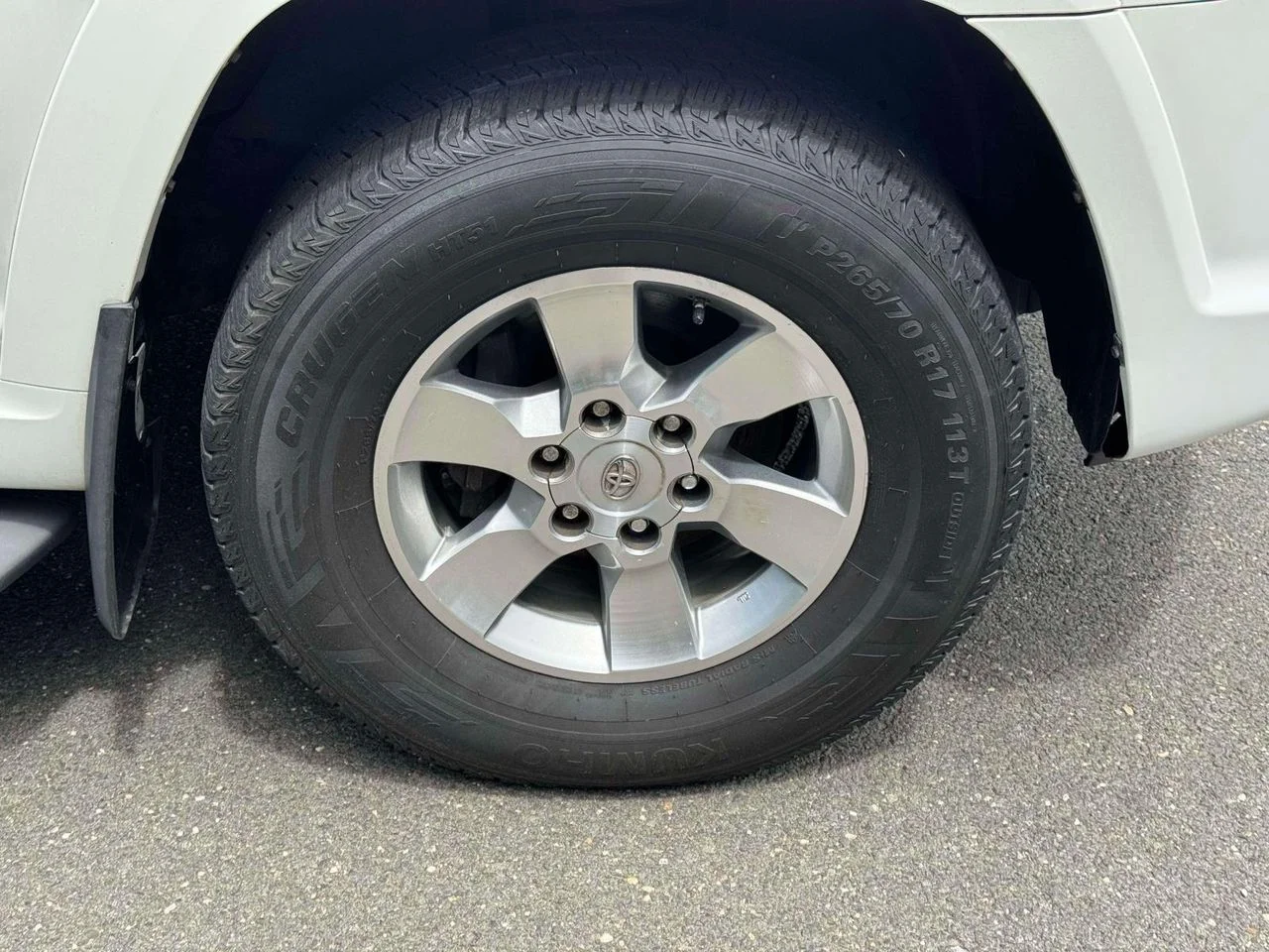 Used 2013 Blizzard Pearl Toyota SR5 image 9