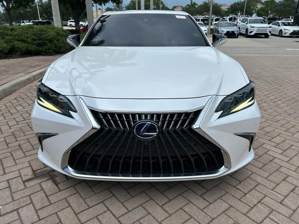 Certified Used 2022 EMINENT WHITE PEARL Lexus 300h Ultra Luxury image 8