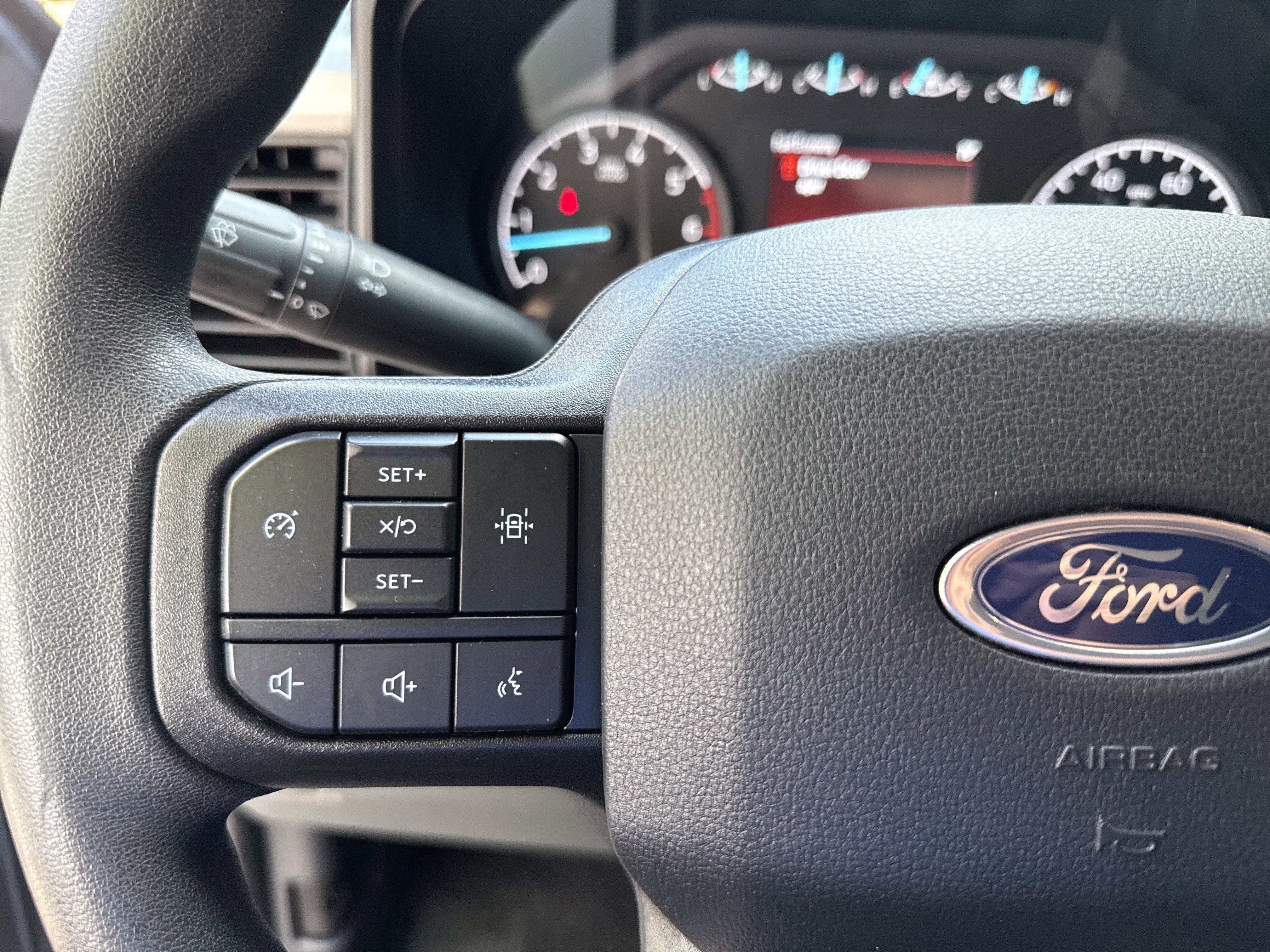 Used 2025 Gray Metallic Ford XLT image 25