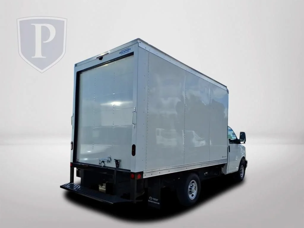 New 2025 Summit White Chevrolet 1WT image 6