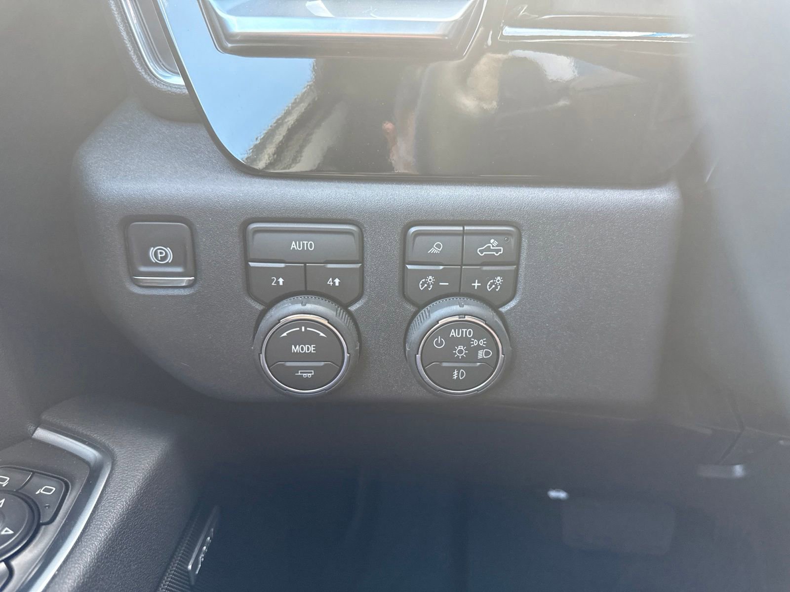 New 2026 Summit White Chevrolet RST with 22inch Black Wheels - Convenience II - Safety - Sunroof - Leather - Dark Essentials - Protection *In Stock* image 34