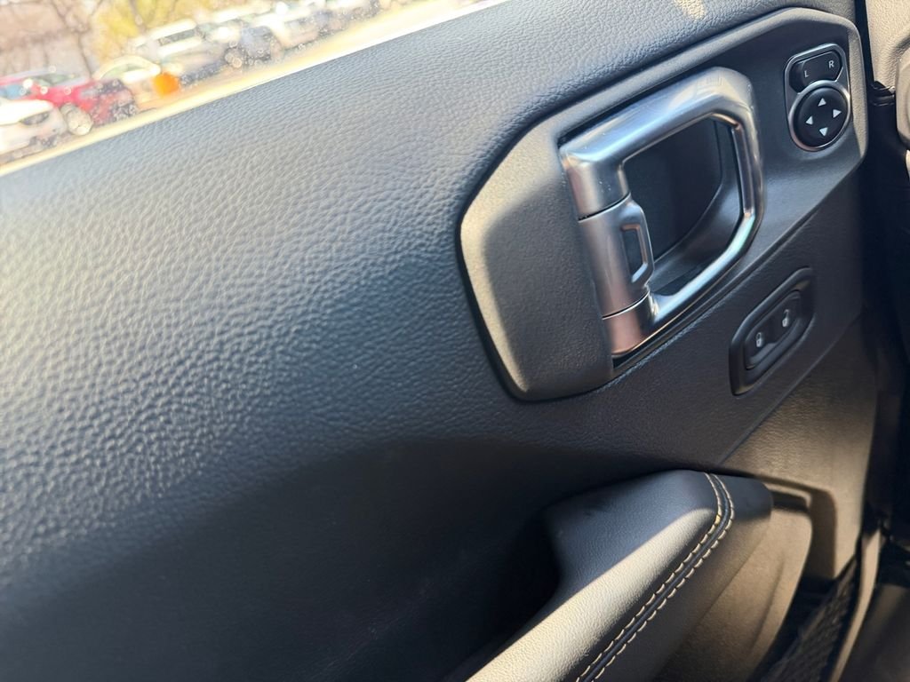 2025 Jeep Wrangler 4-Door Sahara - Photo 11