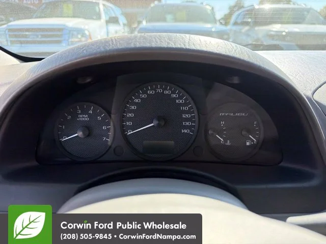Used 2005 White Chevrolet  image 18