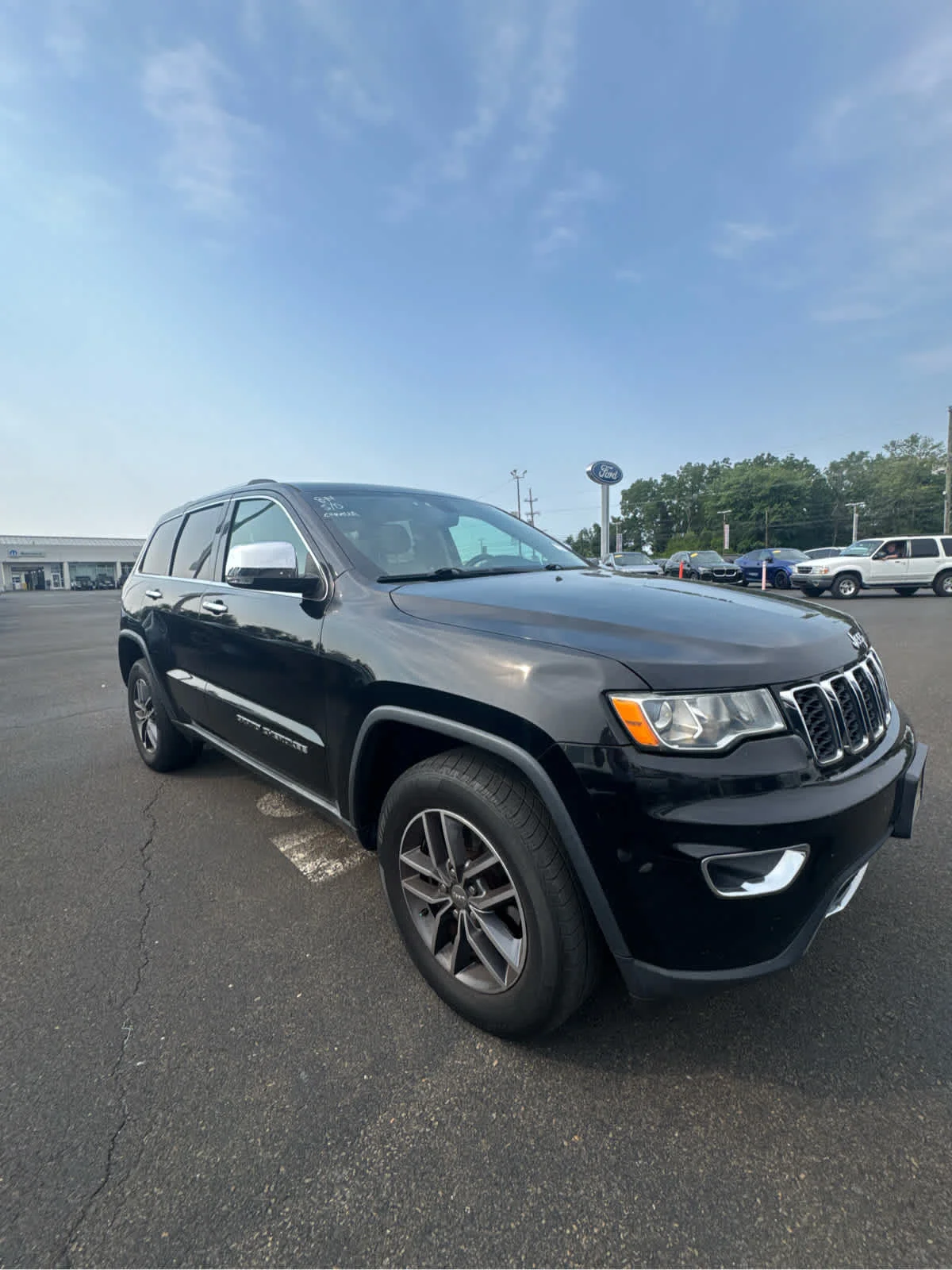 Used 2017 Diamond Black Crystal Pearlcoat Jeep Limited image 7