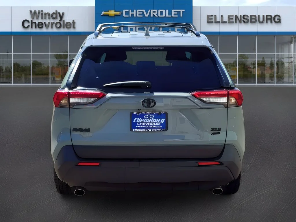 2023 Toyota RAV4 XLE - Photo 6
