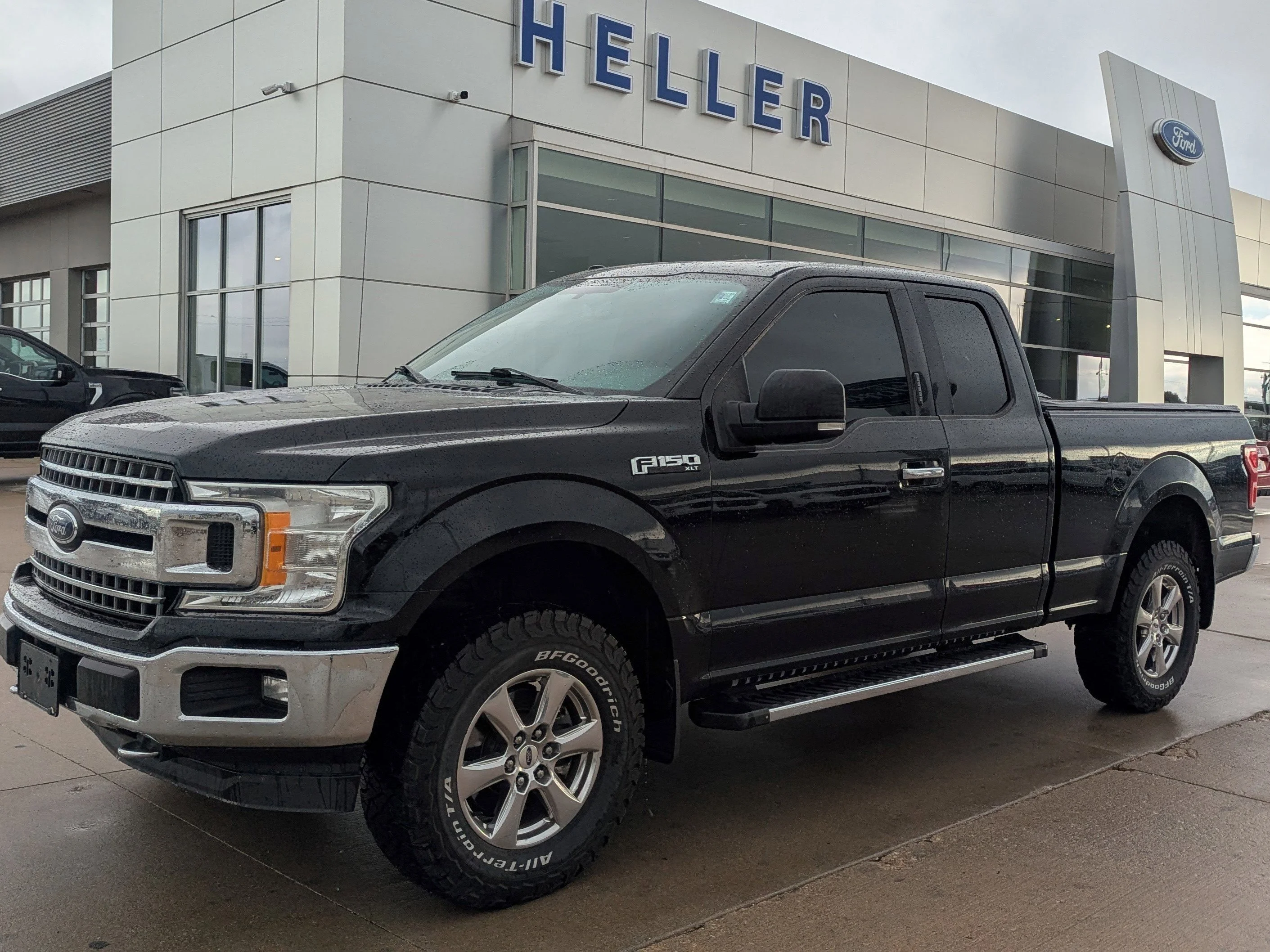 Used 2018 Shadow Black Ford XLT image 3