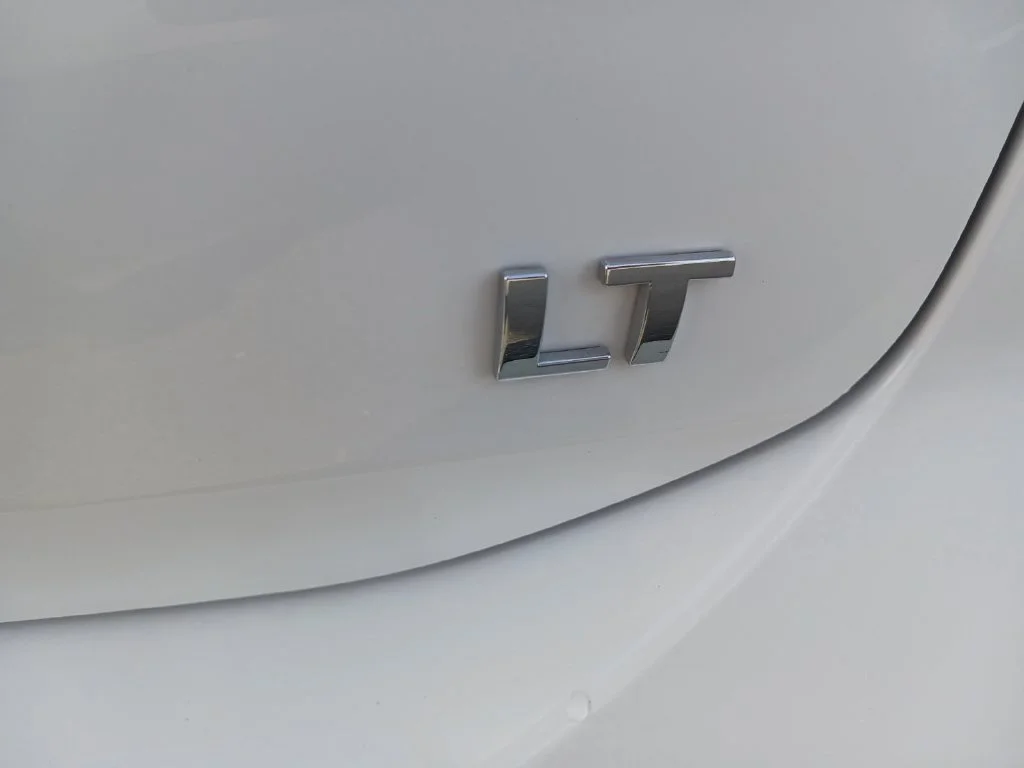 Used 2023 SUMMIT WHITE Chevrolet LT image 29
