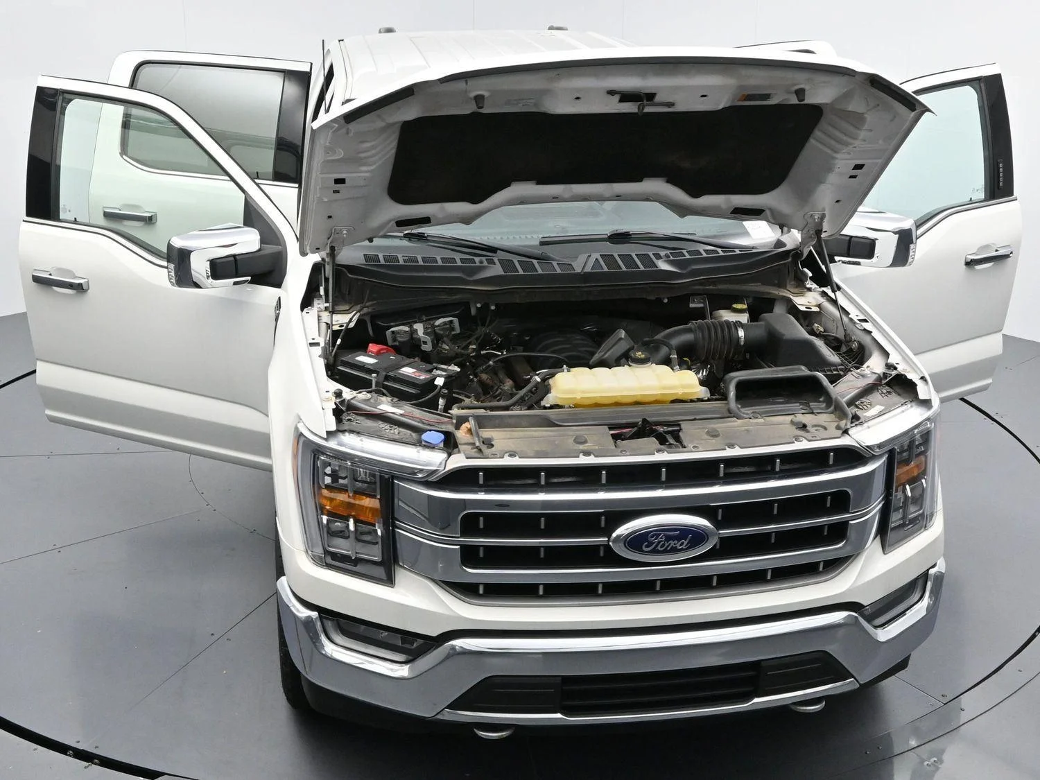 Used 2023  Ford LARIAT image 46