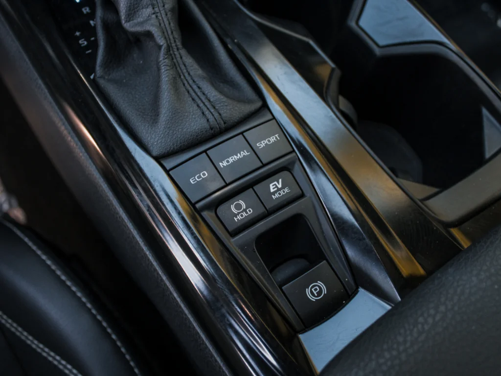 Used 2025  Toyota SE image 22