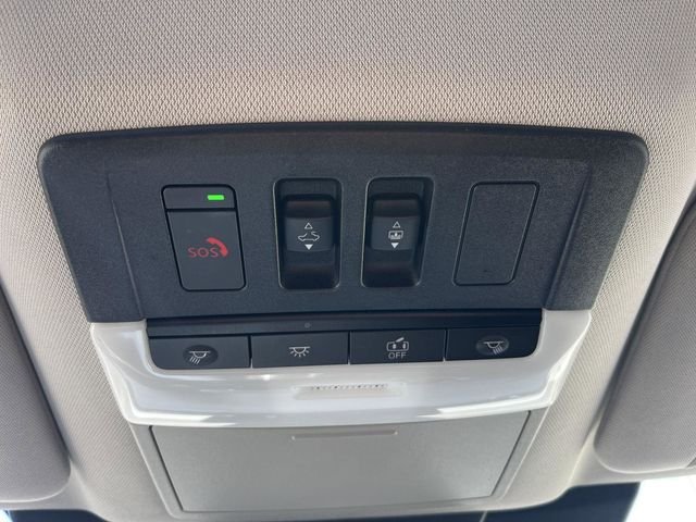 Used 2023 White Nissan SL image 17