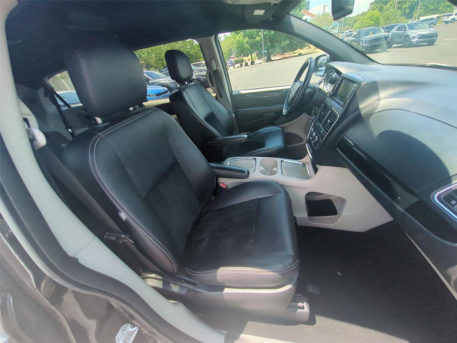 Used 2018 Black Onyx Crystal Pearlcoat Dodge SXT image 50