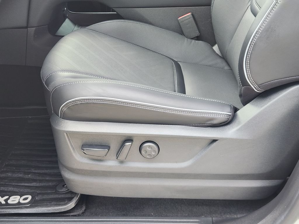 Used 2026 White INFINITI LUXE image 22
