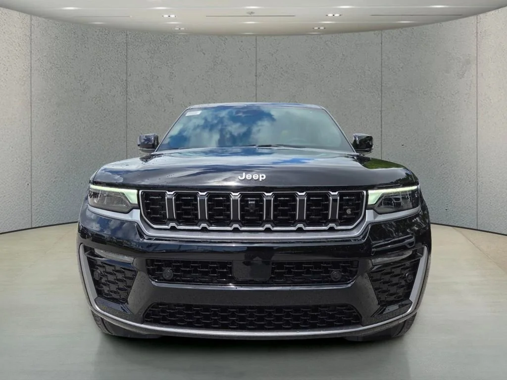 New 2026 Diamond Black Crystal Pearl-Coat Exterior Paint Jeep Summit image 2