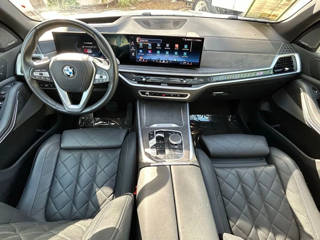 Used 2025 White BMW xDrive40i image 10