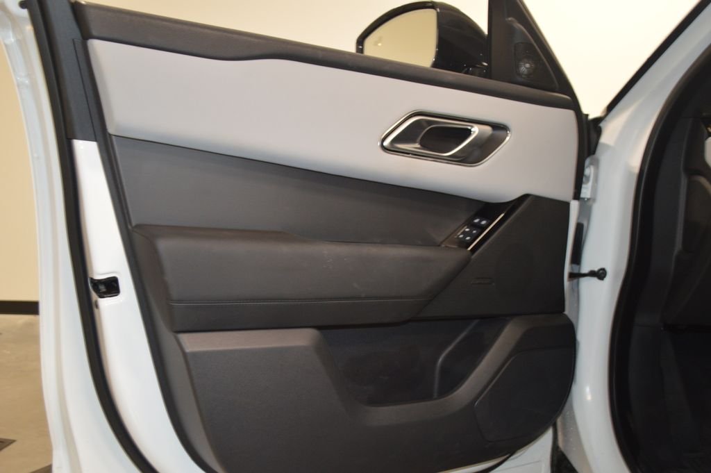 Used 2026 Fuji White Land Rover S image 17