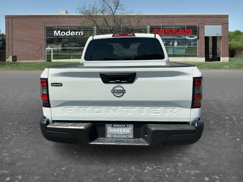 Used 2023 Glacier White Nissan S image 3