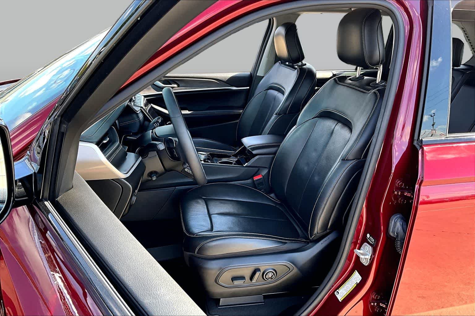 Used 2023 Velvet Red Pearlcoat Jeep Limited image 8