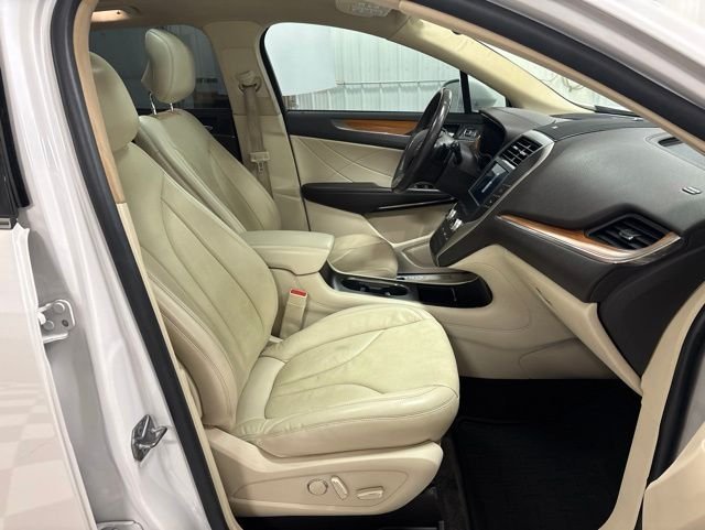 Used 2016 White Lincoln Reserve image 32