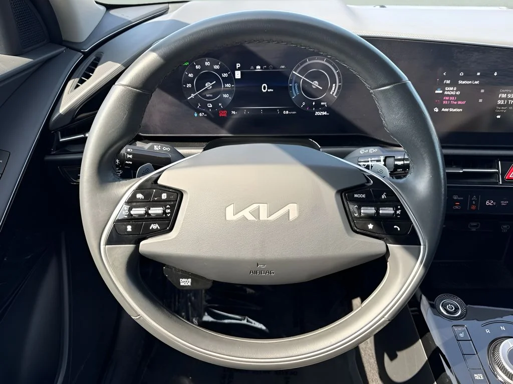 Used 2023 Black Kia Wind image 12