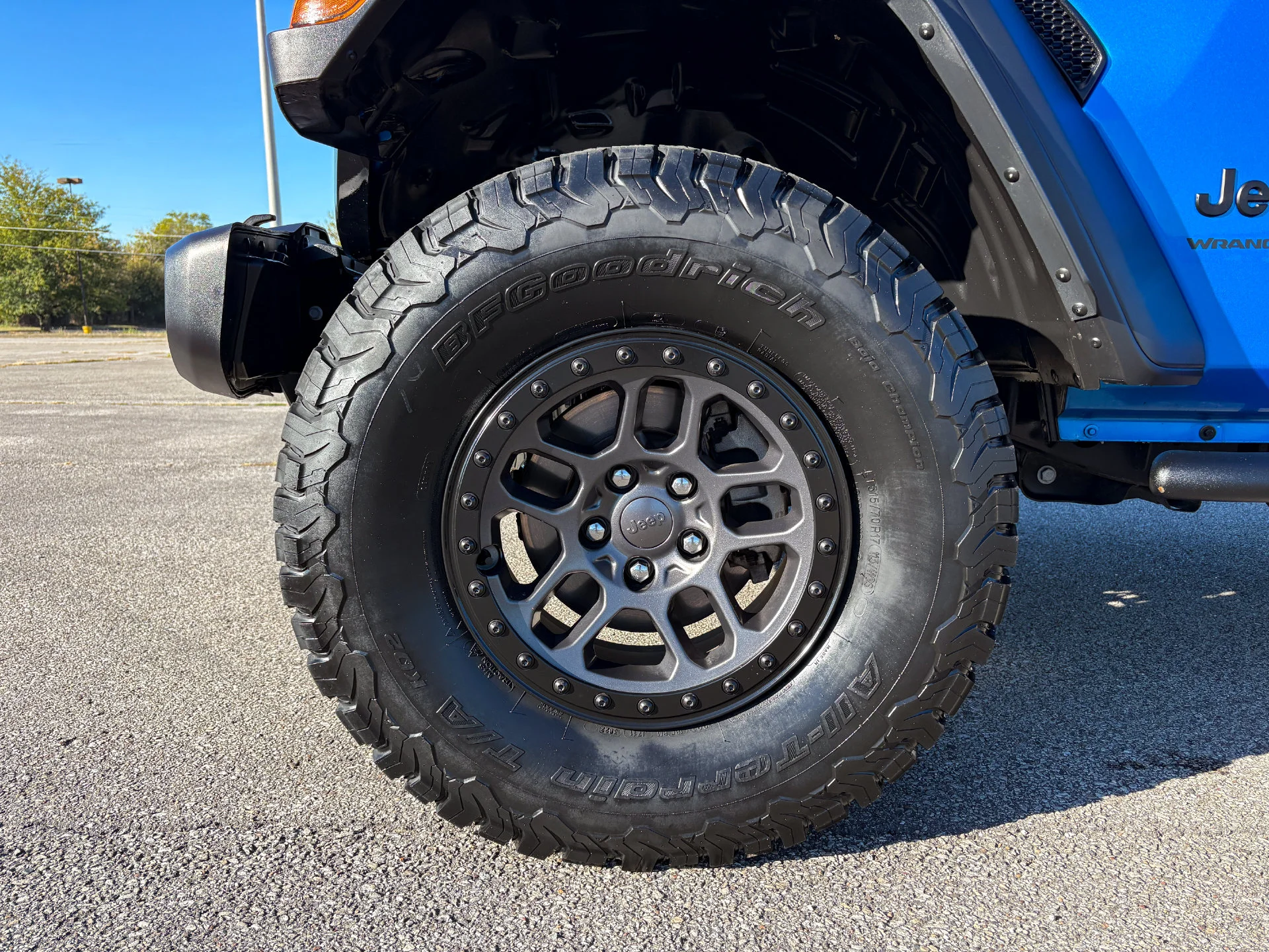 Used 2023 Blue Jeep Sport image 32