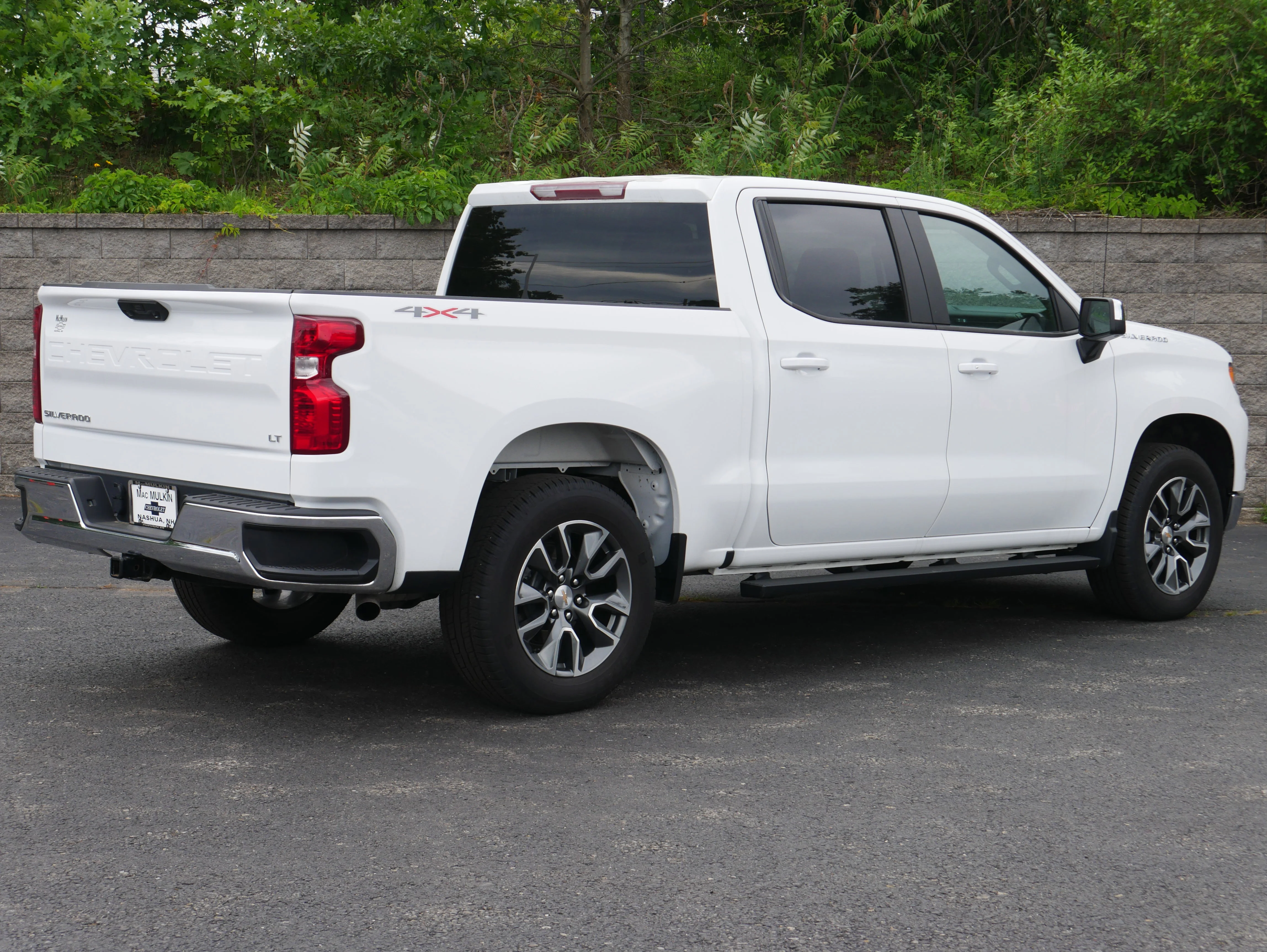 Certified Used 2025 Summit White Chevrolet LT (2FL) image 6